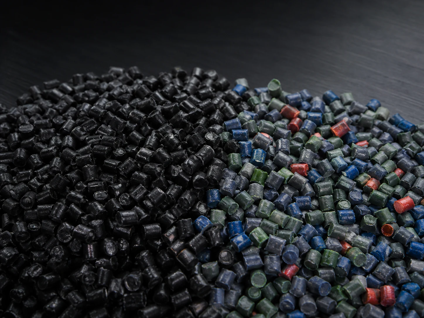 Materiales plásticos reciclados: soluciones sostenibles polymer material pellets